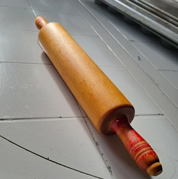 Vintage Rolling Pin Wooden Red Painted Handles  Farmhouse 17in Pies Retro - Picture 2 of 6
